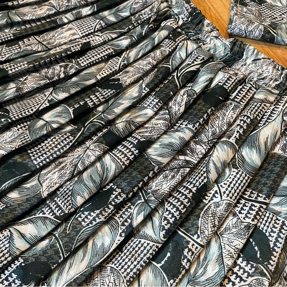 VTG 80s Satin Leaf Printed Midi Skirt With Matching Scarf - Picture 4 of 9